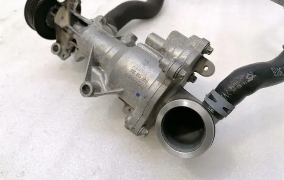Mercedes-Benz A W176 Water pump A1332000601 A1332000400