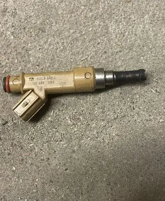 Toyota Prius+ (ZVW40) Fuel injector 232500T030