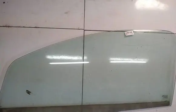 Toyota Aygo AB10 Front door window glass four-door AS2