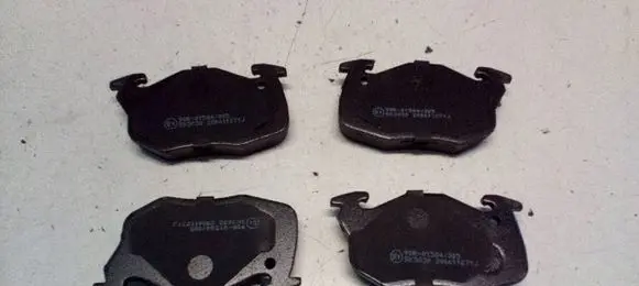 Peugeot 106 Brake pads (front) 05P642