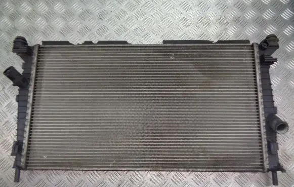 Ford Focus Radiator set 3M5H-8005