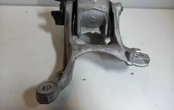 Honda Civic IX Gearbox mounting bracket