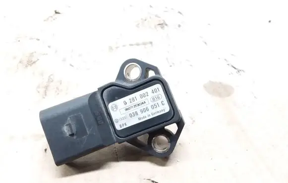 Volkswagen PASSAT B6 Air pressure sensor 038906051C