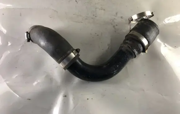 Nissan Patrol Y61 Engine coolant pipe/hose
