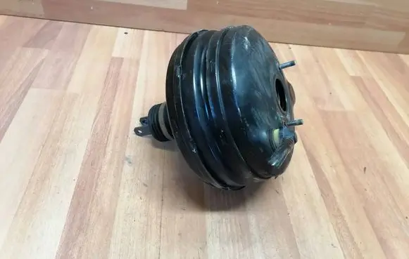 Mercedes-Benz CLS C219 Brake booster A2114300930 2114300930