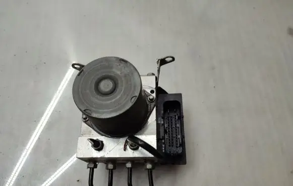 BMW X1 E84 ABS Pump 6798991