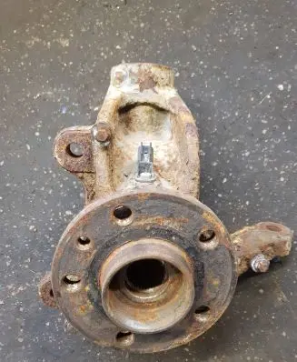Volvo V70 Front wheel hub