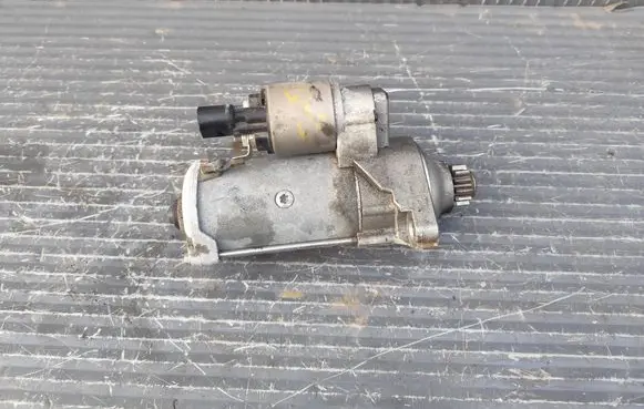 Audi Q3 F3 Starter motor 02E911022C