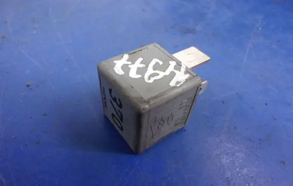Seat Ibiza III (6L) Other relay 8D0951253