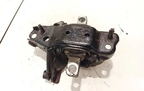 Volkswagen Polo IV 9N3 Engine mount bracket