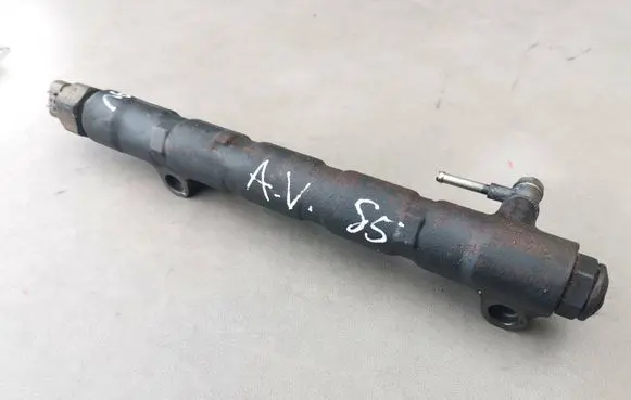 Toyota Avensis Verso Fuel distributor 8945812020 T0Y0TA 12020