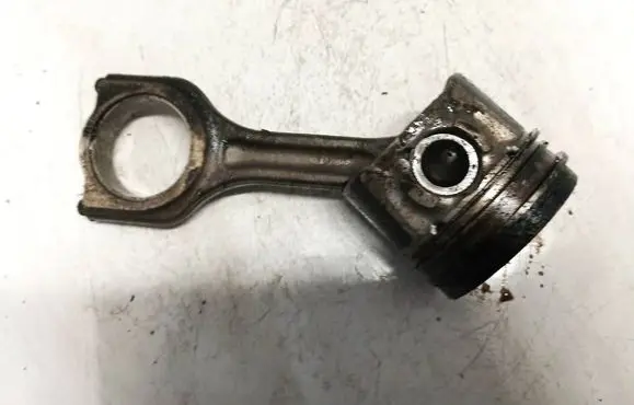 Peugeot 308 Piston with connecting rod 