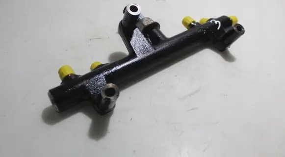 Ford C-MAX II Fuel main line pipe