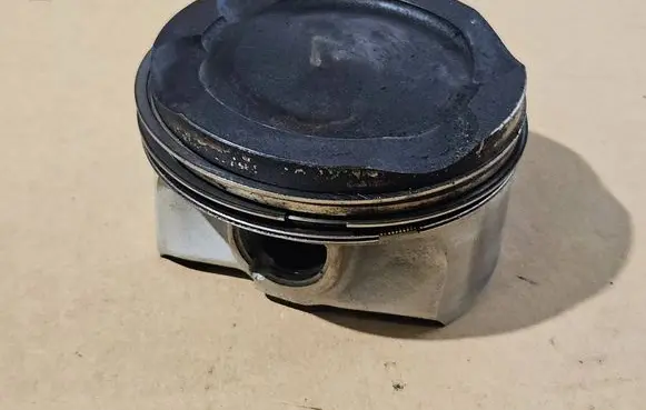 BMW M5 Piston 89L106
