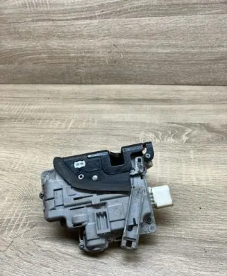Volkswagen PASSAT B6 Front door lock 3C1837016A