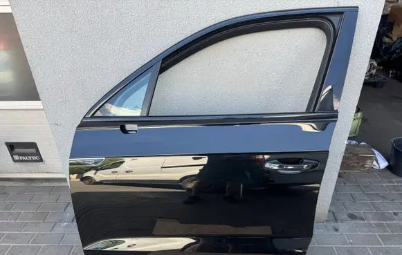 Volkswagen Touareg III Front door