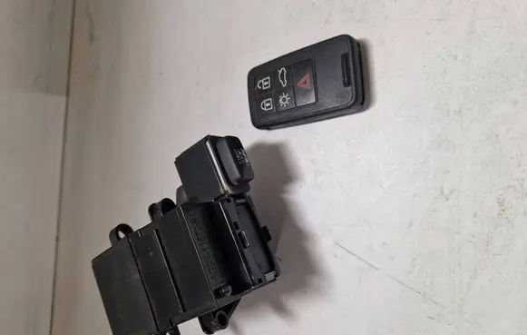 Volvo V70 Ignition lock 6G9N11572BL