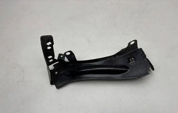 Audi TT TTS Mk2 Fender mounting bracket 8J0821135F
