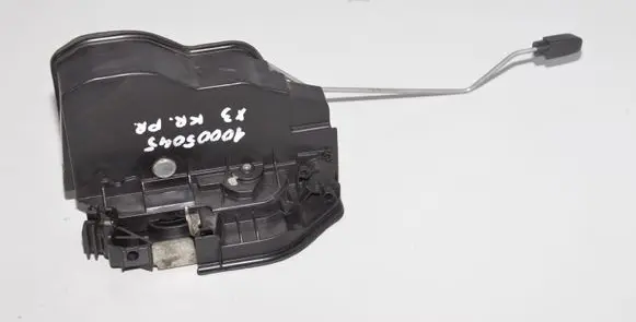 BMW X3 E83 Front door lock 7167073
