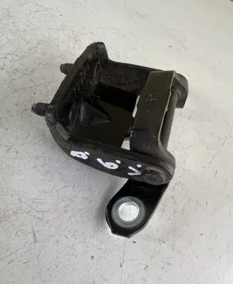Nissan Navara D40 Rear door upper hinge