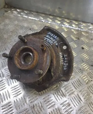 Nissan Almera Tino Front wheel hub 