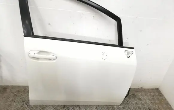 Toyota Verso-S Front door 