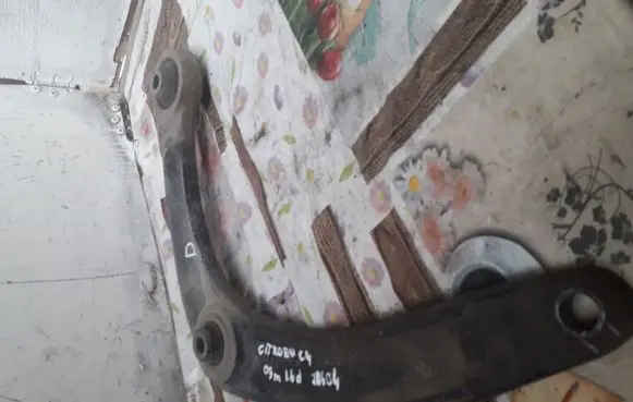 Citroen C4 I Front lower control arm/wishbone