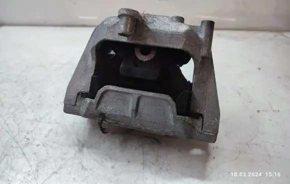 Audi A3 S3 8P Engine mount bracket 1K0199262