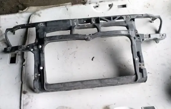 Volkswagen Golf IV Radiator support slam panel