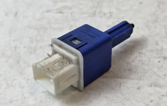Honda CR-V Brake pedal sensor switch M49351 121025