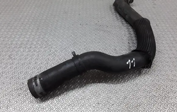 Volkswagen Touareg I Engine coolant pipe/hose