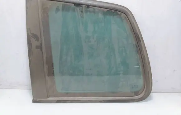 Volkswagen Touran I Rear side window As2
