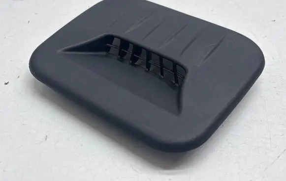 Rear air vent grill