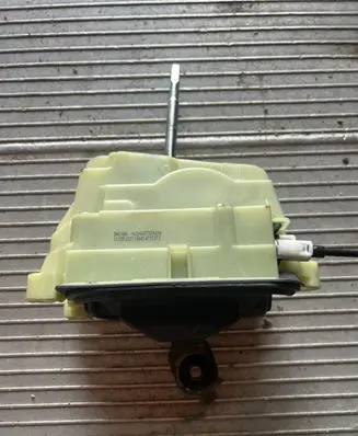 Mercedes-Benz C W204 Gear shifter/selector A2042677524 2042677524