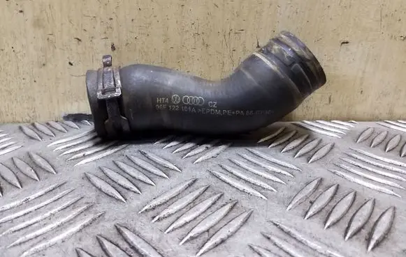 Skoda Octavia Mk2 (1Z) Engine coolant pipe/hose 06F122101A