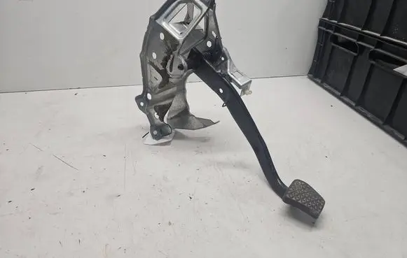Opel Astra H Brake pedal 25832