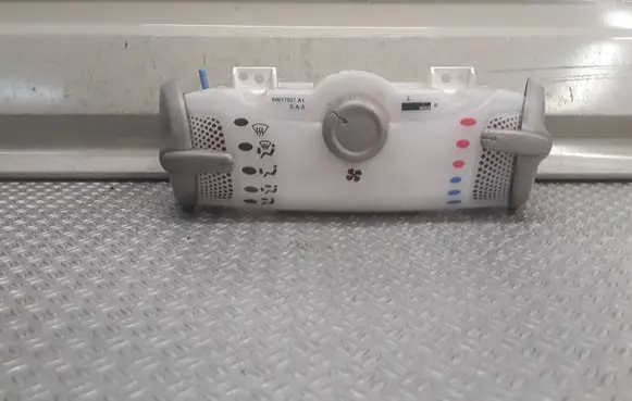 Toyota Aygo AB10 Climate control unit 559000H0030