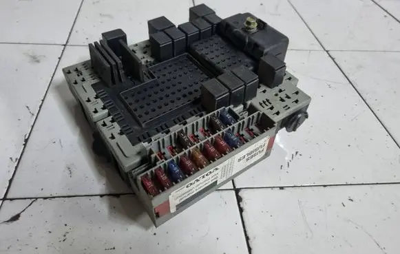 Volvo S60 Fuse module 08679899 02W381