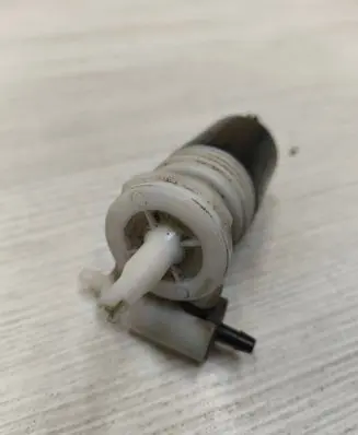 Chrysler Grand Voyager IV Windscreen/windshield washer pump