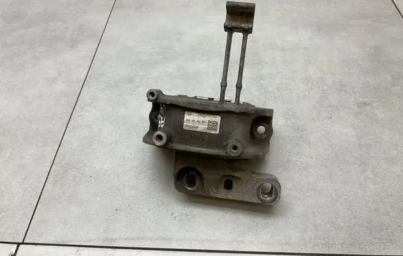 Audi A3 S3 8V Engine mount bracket 5Q0199262DF