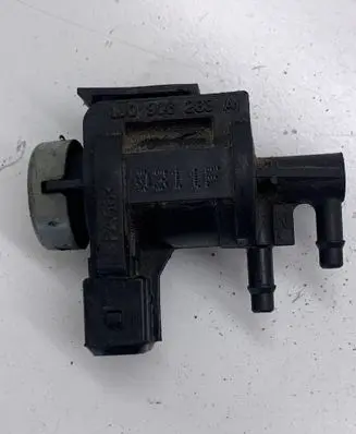 Volkswagen Golf IV Turbo solenoid valve 1J0906283A