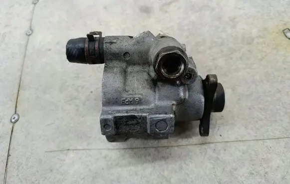 Opel Vivaro Power steering pump 