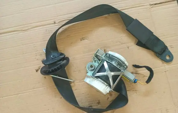 Peugeot 5008 Front seatbelt