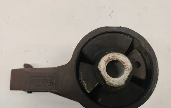 Engine mount bracket