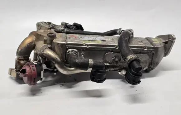 BMW 5 G30 G31 G38 EGR valve cooler 8599832 8513132