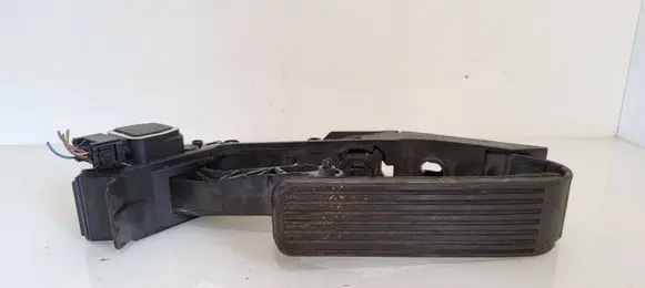 Mercedes-Benz C W203 Accelerator throttle pedal A2033000704
