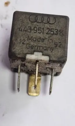 Volkswagen Touareg I Other relay 443951253K
