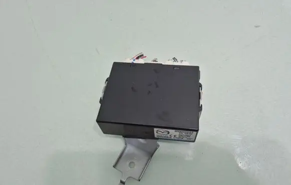 Mazda CX-7 Door central lock control unit/module EH63675DZ