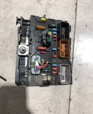 Citroen C3 Fuse module 9661707880