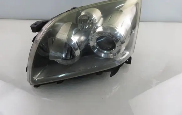 Toyota Avensis T250 Headlight/headlamp 35106